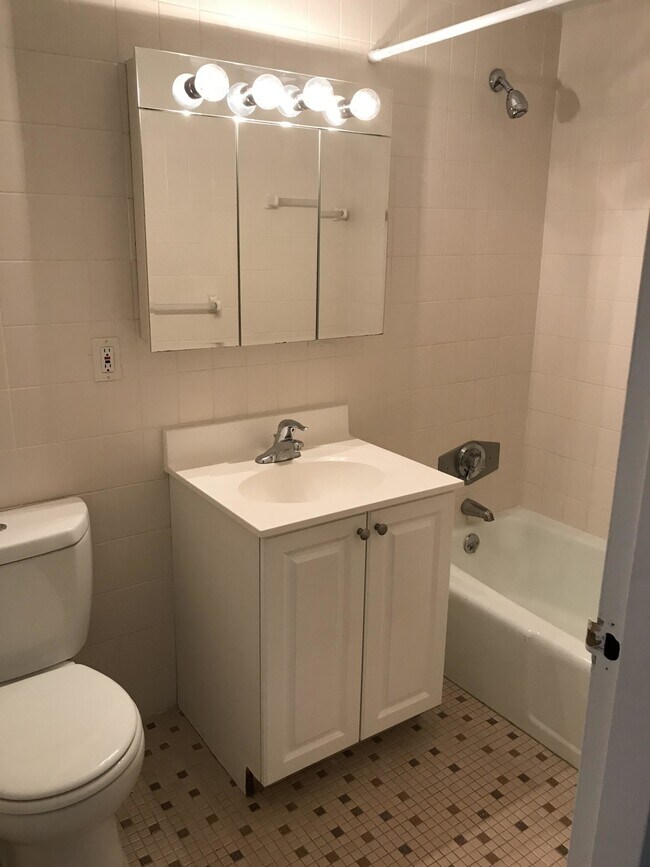 Building Photo - 24 Ridgecrest Ter