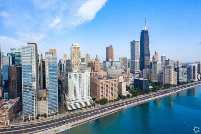 Building Photo - 600 S Shore Dr