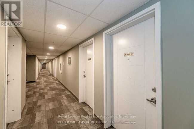 Building Photo - 257 Hemlock St