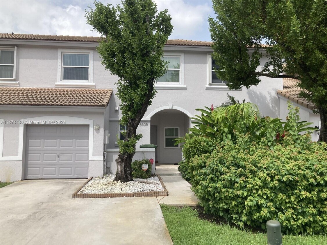 Foto principal - 16835 SW 1st Pl