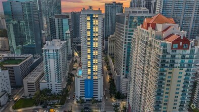 Building Photo - 1200 Brickell Bay Dr