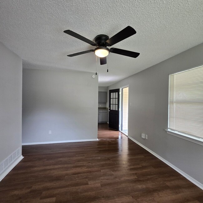 Foto del edificio - 3200 Fairmeadow Dr