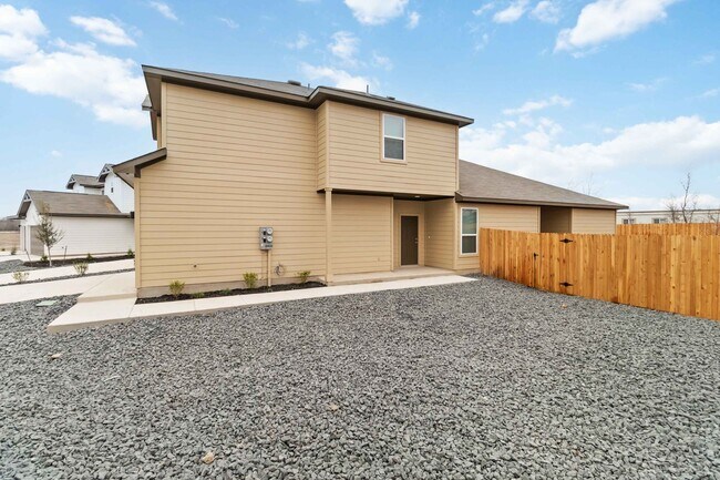 Foto del edificio - 2 Weeks Free! Brand New 4BR Home | Primary Suite Downstairs & Private Yard