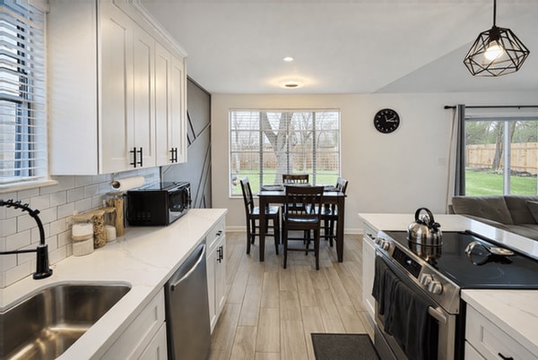 Building Photo - 10907 Sageriver Dr