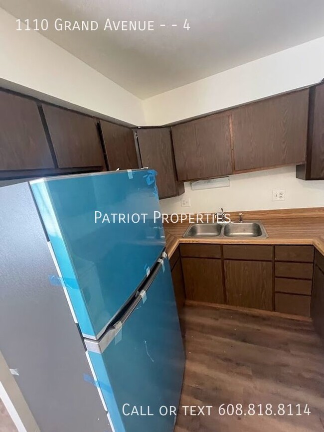 Building Photo - 2 bed/1 bath apartment in Prairie Du Sac, WI!