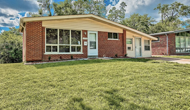 Building Photo - 1309 Mendell Dr