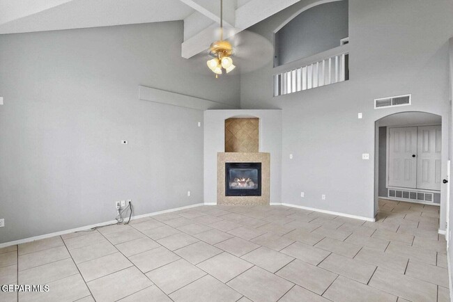 Foto del edificio - 653 Pete Payan Dr