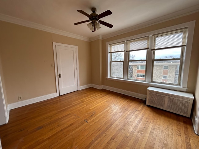 Foto del edificio - 4751 N Kenneth Ave