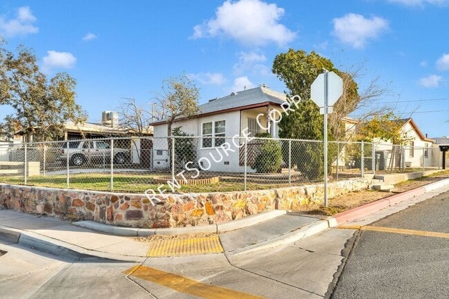 Building Photo - 1040 Flora St