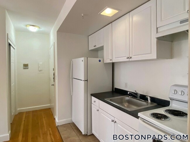 Building Photo - 529 Beacon St