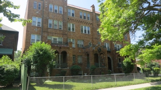 3045 Cortland St - Cortland Apartments