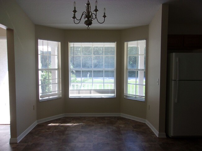 Building Photo - Cozy 3 Bedroom Retreat in a Desirable Loca...