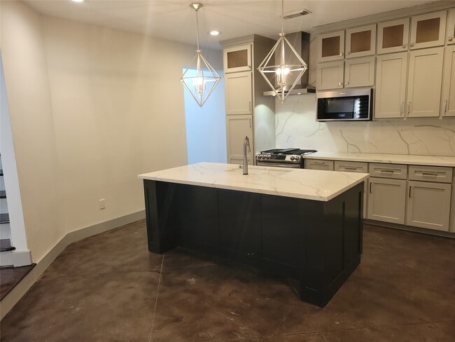 Building Photo - 4914 Rose St