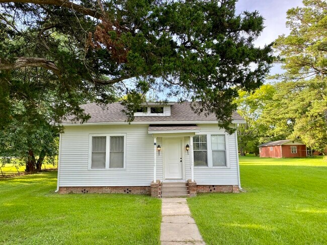 Cottage Style Home - 42 Washington Street