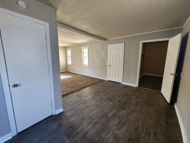 Building Photo - 1402 S McAuley Dr