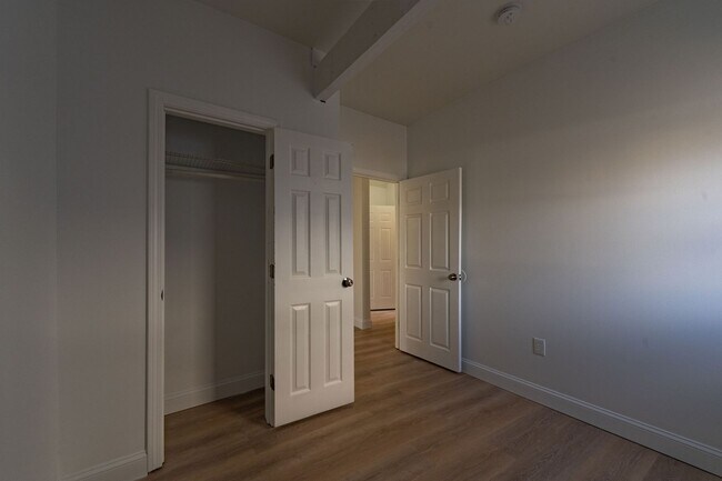 Building Photo - Spruce (294)