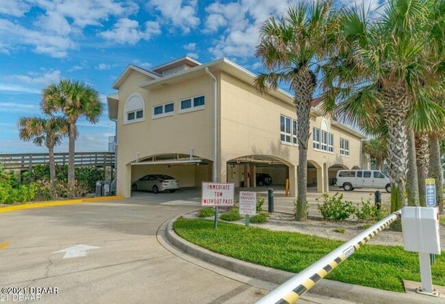Building Photo - 4650 Links Village Dr