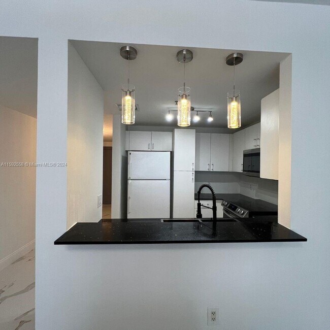 Building Photo - 185 Southeast 14th Terrace Apt #1901, Miam...
