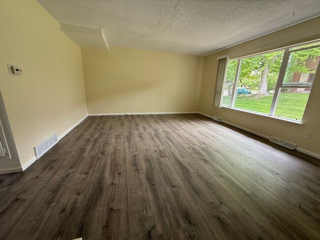 Foto del edificio - 3 bed 2.5 bath townhome