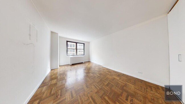 Building Photo - 96 Fifth Avenue