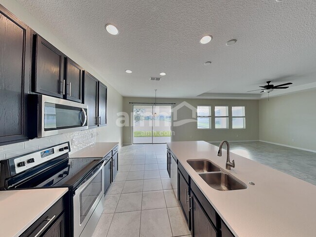 Foto del edificio - 1813 Henley St