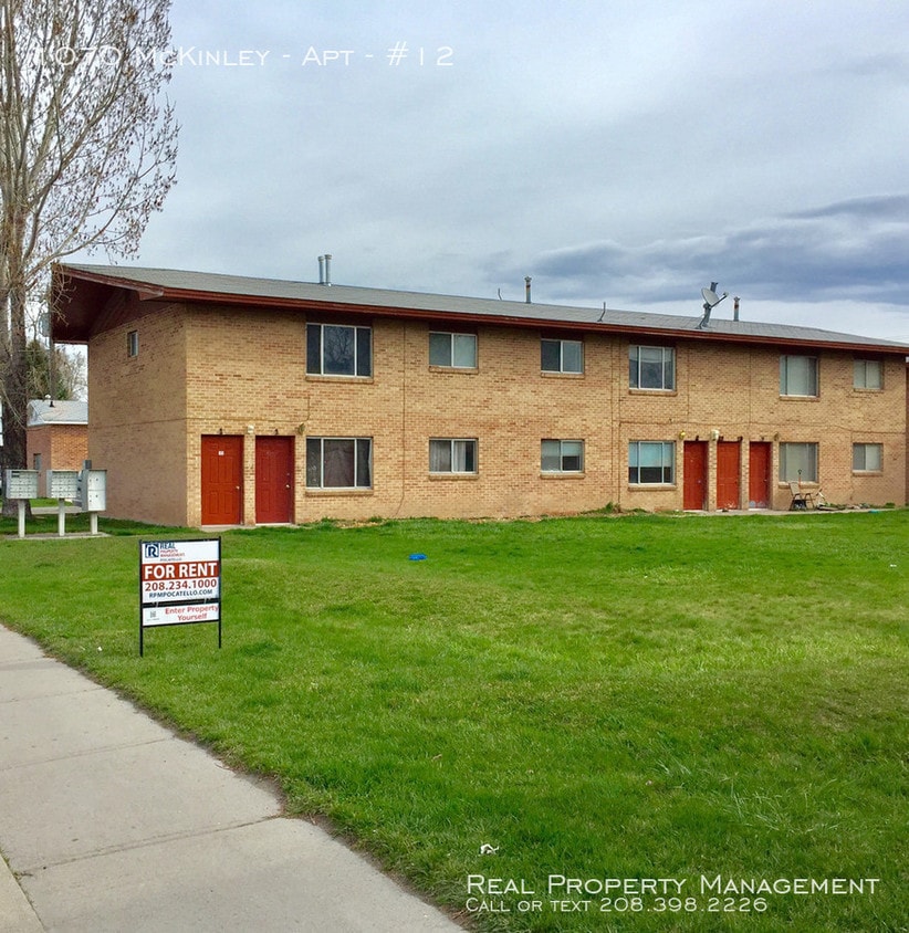 Primary Photo - 2 BEDROOM 1 BATH APARTMENT FOR RENT