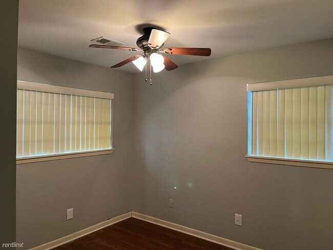 Foto del edificio - 3 br, 1.5 bath House - 320 Poplar Dr