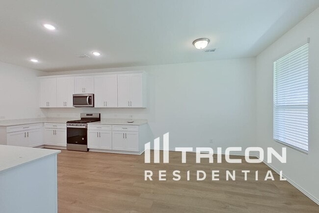 Building Photo - 2411 Carlow Ln