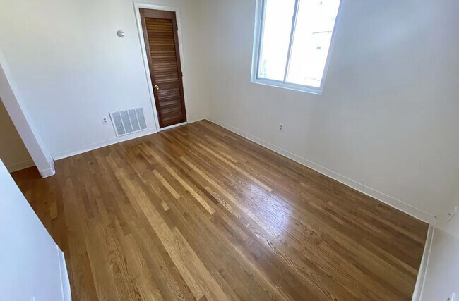 Building Photo - 382 Dorchester St