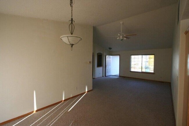 Foto del edificio - Adorable two bedroom home located in Post ...