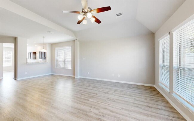 Building Photo - 515 Fantasy Ln