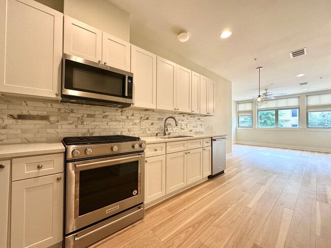 Building Photo - Celia's Court Unit #11