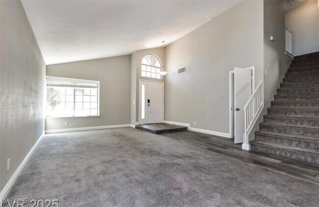 Foto del edificio - 741 Round Table Dr