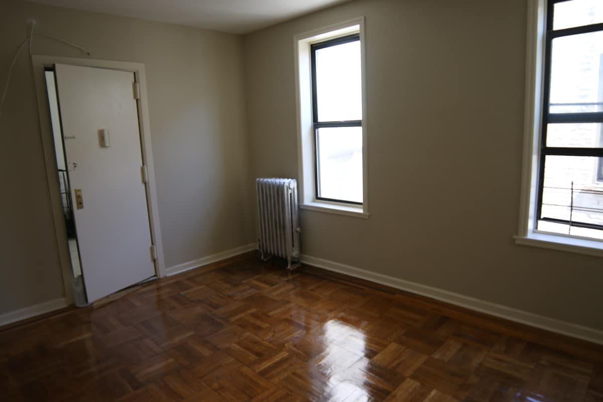 Primary Photo - 558 Parkside Ave