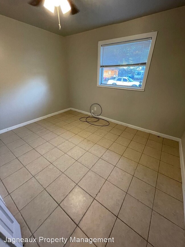 Building Photo - 3 br, 1 bath House - 1608 Clover Dr