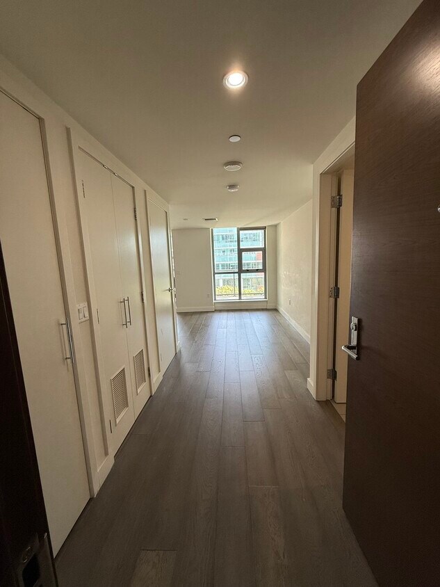 Foto principal - 420 Mission Bay Blvd N