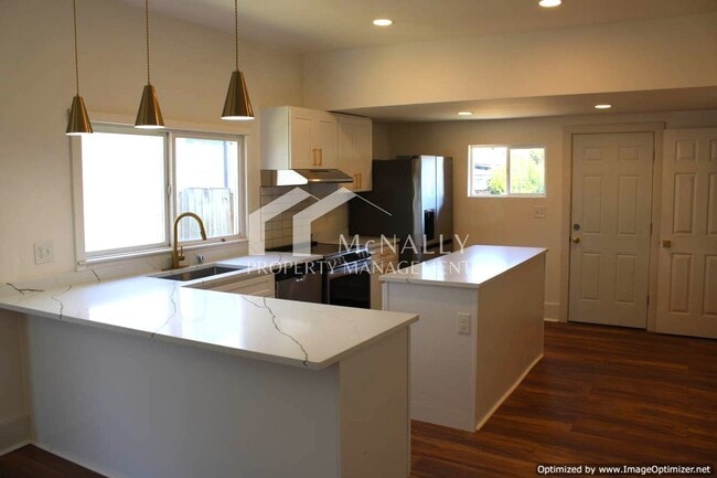 Building Photo - Newly Remodeled 3 Bedroom 2 Bathroom Home ...