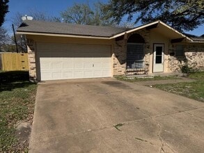 Building Photo - 1110 Shadyglen Cir