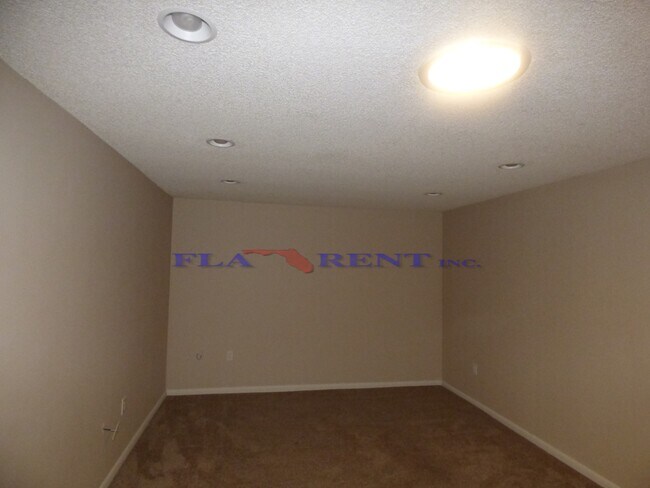 Building Photo - 1160 Calle Del Norte