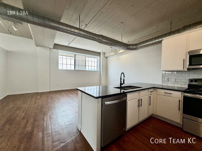 Foto del edificio - 320 W 7th St
