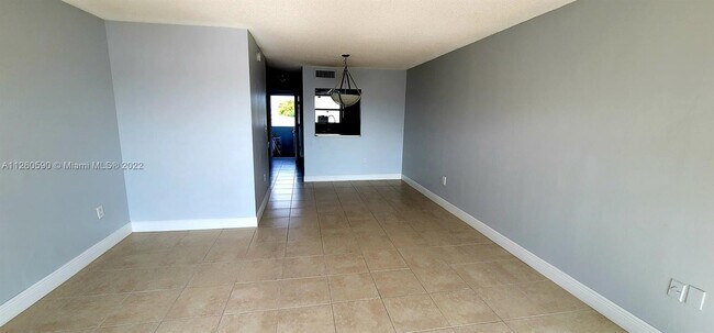 Building Photo - 9375  Fontainebleau Blvd  L431 Miami Fl 33172