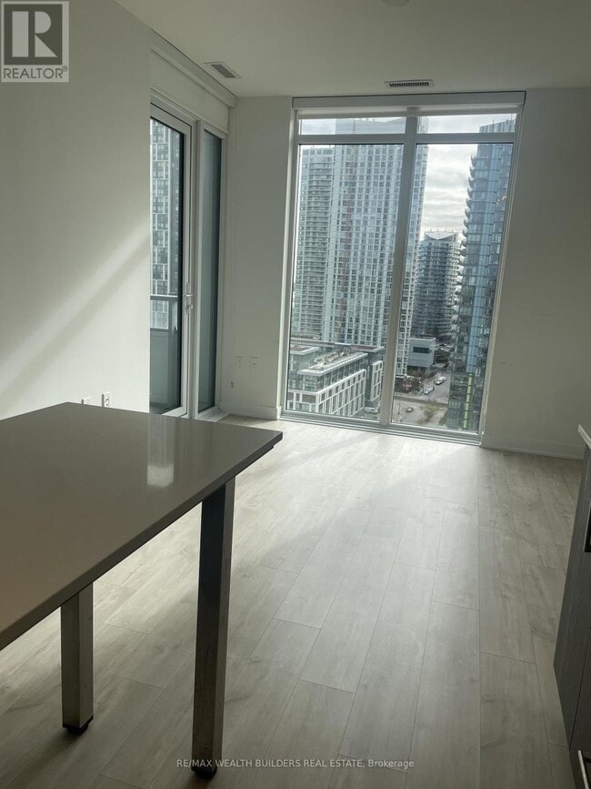 Building Photo - 576 Front St W