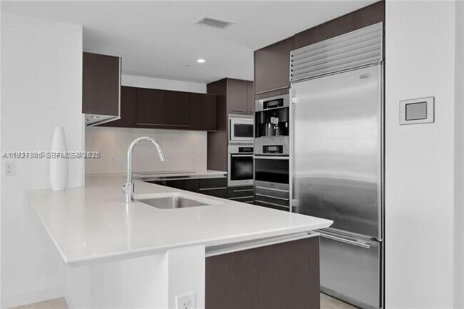 Foto del edificio - 17001 Collins Ave