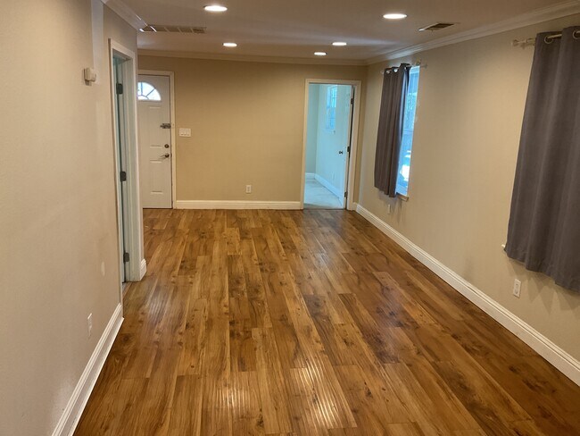 Building Photo - 585 Marin Ave