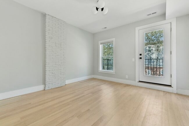 Building Photo - 179 Chelsea St