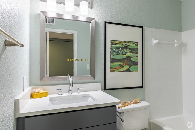 1BR, 1BA - 750SF (A2-Renovated) Bathroom - Virginia Highland Apartment Homes