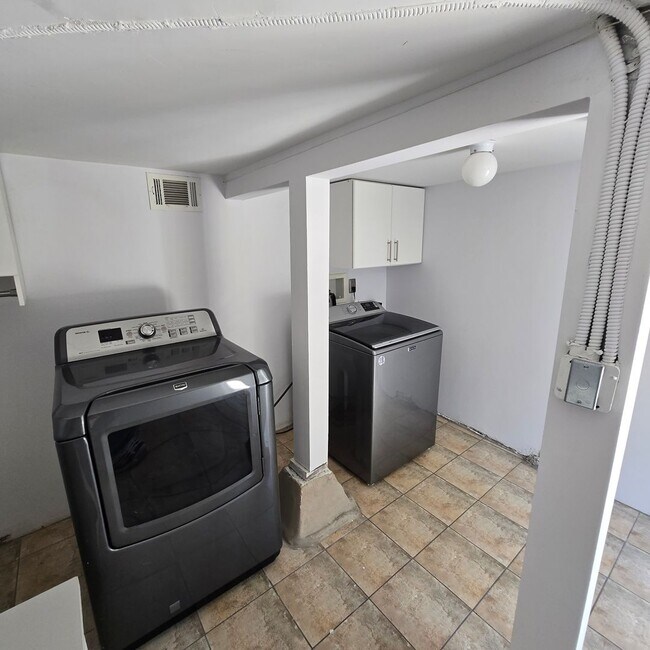Foto del edificio - “Spacious West LA 3-Bedroom Home with Private Backyard & Modern Upgrades