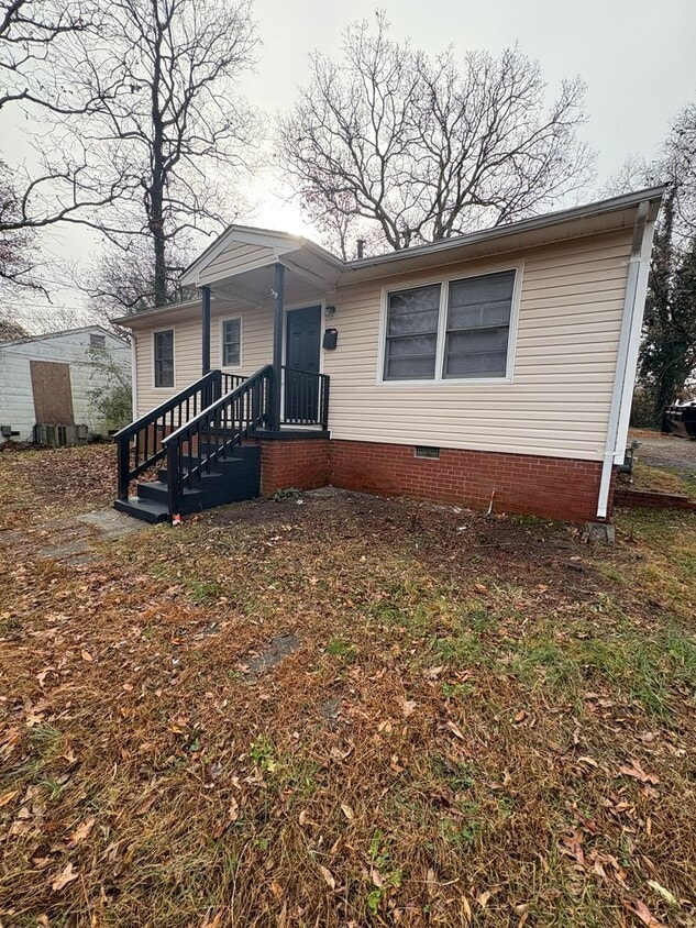 Primary Photo - Renovated 3bed/1bath in Greensboro!