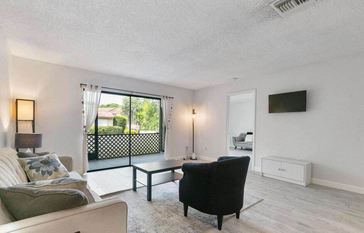 Foto principal - 1105 Lakeview Dr E