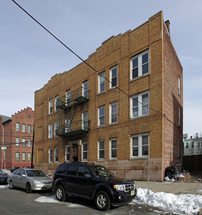 Primary Photo - 42 Grant Ave